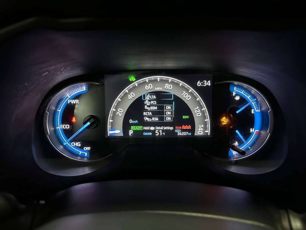 Toyota RAV4 Vehicle Full-screen Gallery Image 08