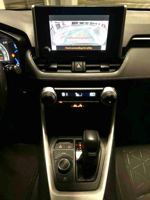 Toyota RAV4 Vehicle Full-screen Gallery Image 10