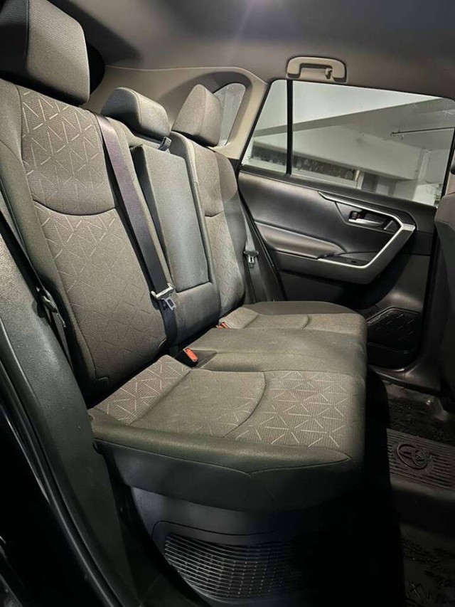 Toyota RAV4 Vehicle Full-screen Gallery Image 13