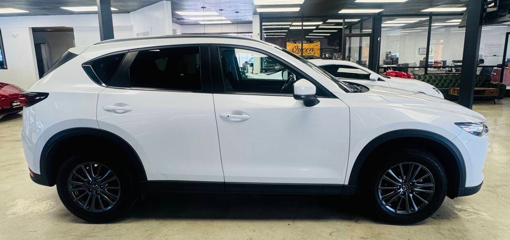 Mazda CX-5 Vehicle Full-screen Gallery Image 03