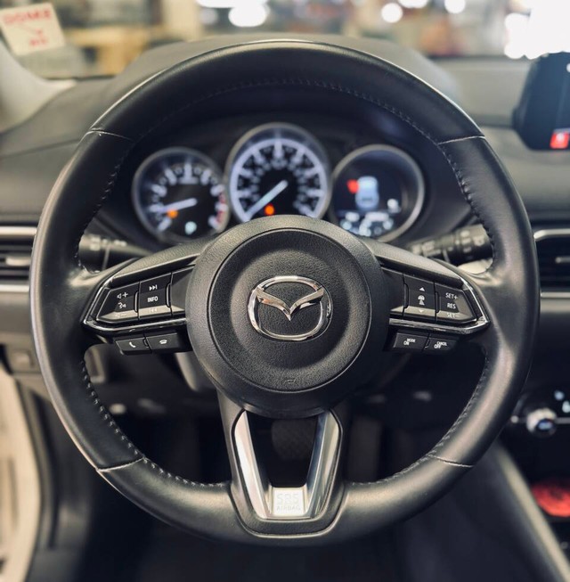 Mazda CX-5 Vehicle Full-screen Gallery Image 06