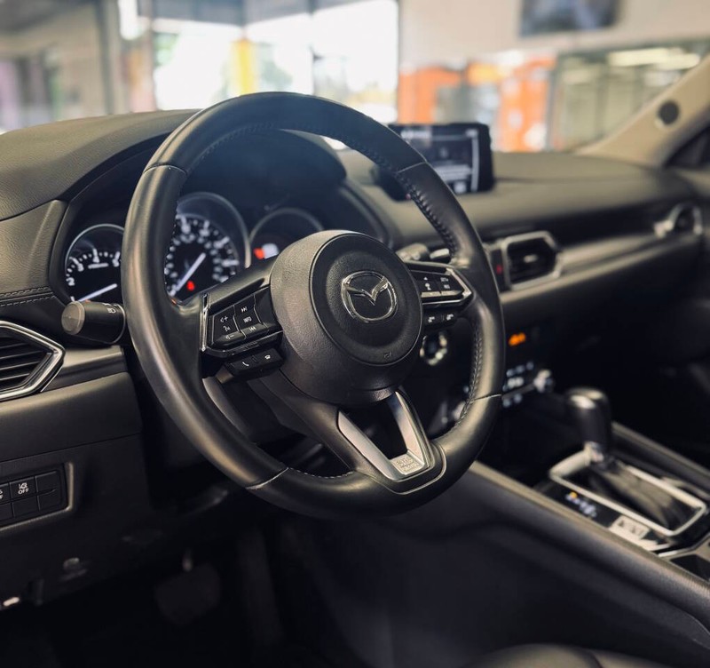 Mazda CX-5 Vehicle Full-screen Gallery Image 09