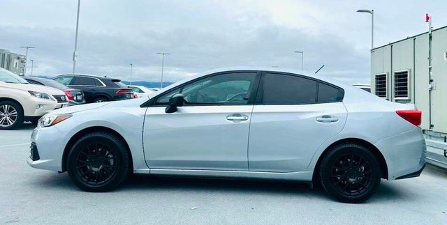 Subaru Impreza Vehicle Full-screen Gallery Image 02