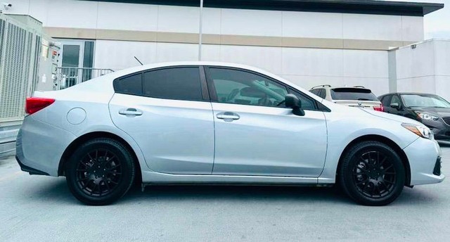 Subaru Impreza Vehicle Full-screen Gallery Image 08
