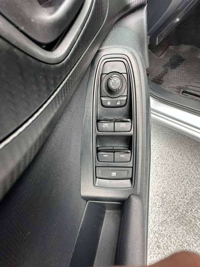 Subaru Impreza Vehicle Full-screen Gallery Image 16