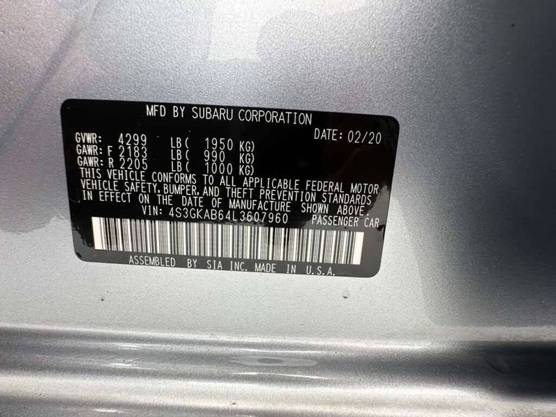Subaru Impreza Vehicle Full-screen Gallery Image 09