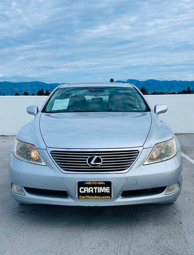 Lexus LS 460 Vehicle Full-screen Gallery Image 02