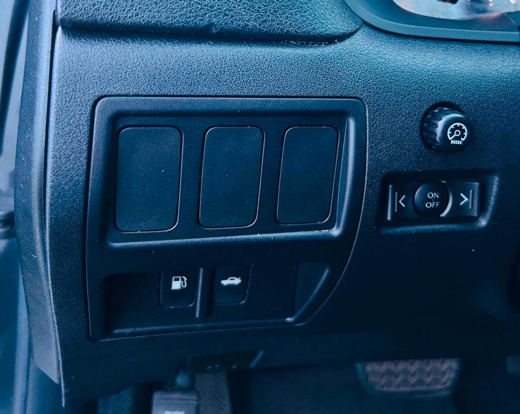 Lexus IS 350 Vehicle Full-screen Gallery Image 17