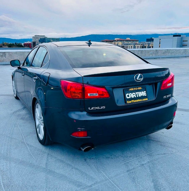 Lexus IS 350 Vehicle Full-screen Gallery Image 05