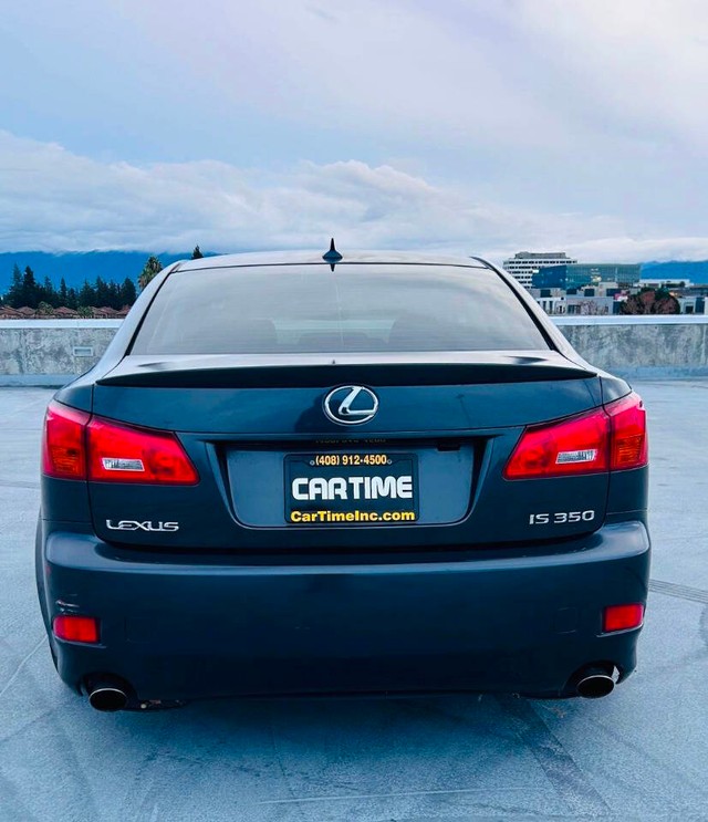 Lexus IS 350 Vehicle Full-screen Gallery Image 06
