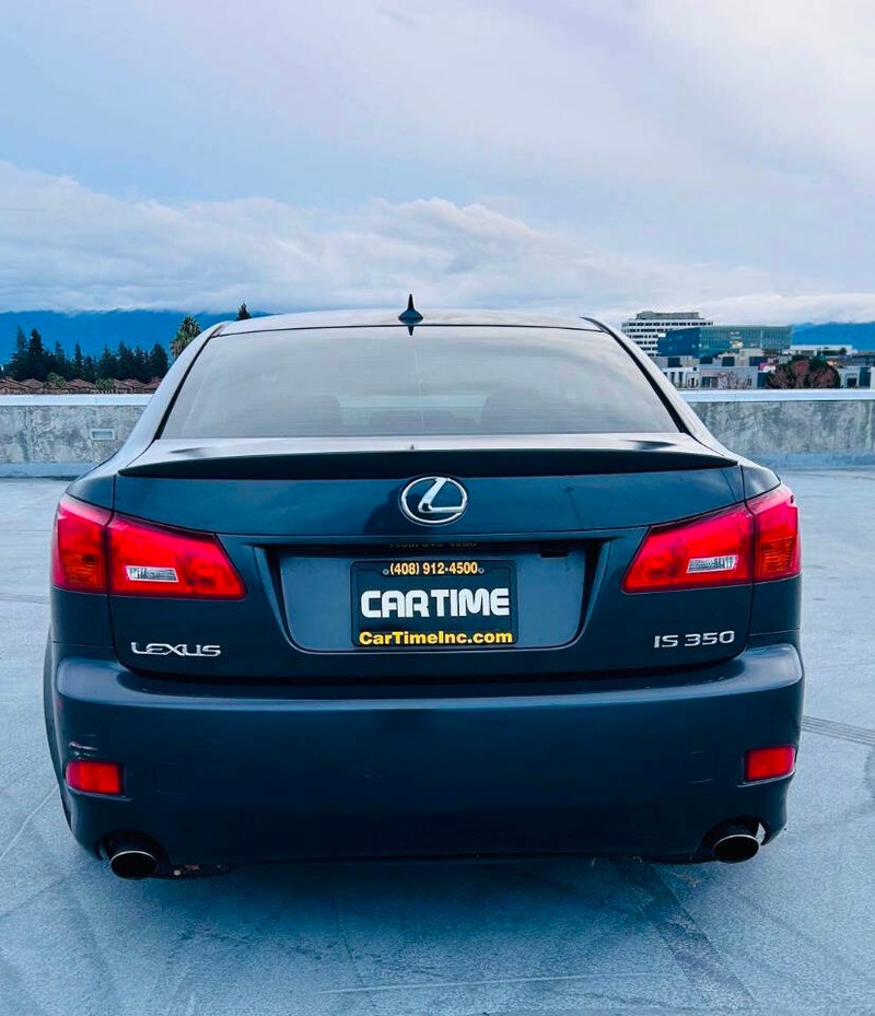 Lexus IS 350 Vehicle Full-screen Gallery Image 06