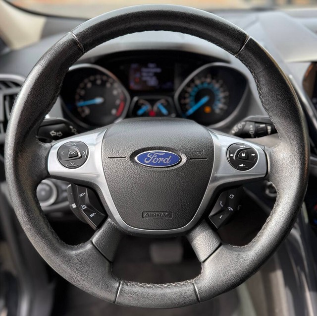 Ford Escape Vehicle Full-screen Gallery Image 12