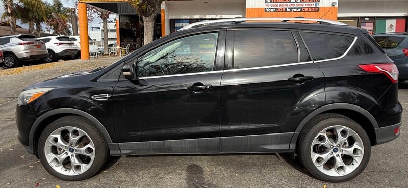 Ford Escape Vehicle Full-screen Gallery Image 04