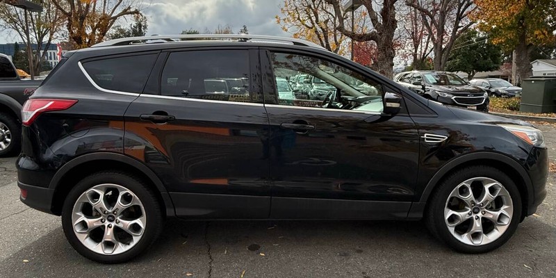 Ford Escape Vehicle Full-screen Gallery Image 05