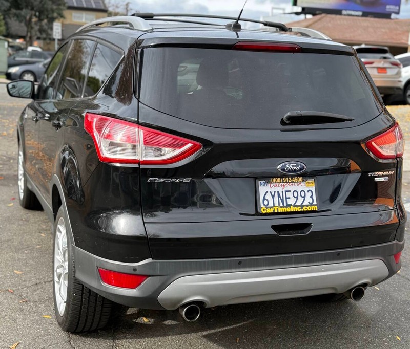 Ford Escape Vehicle Full-screen Gallery Image 07