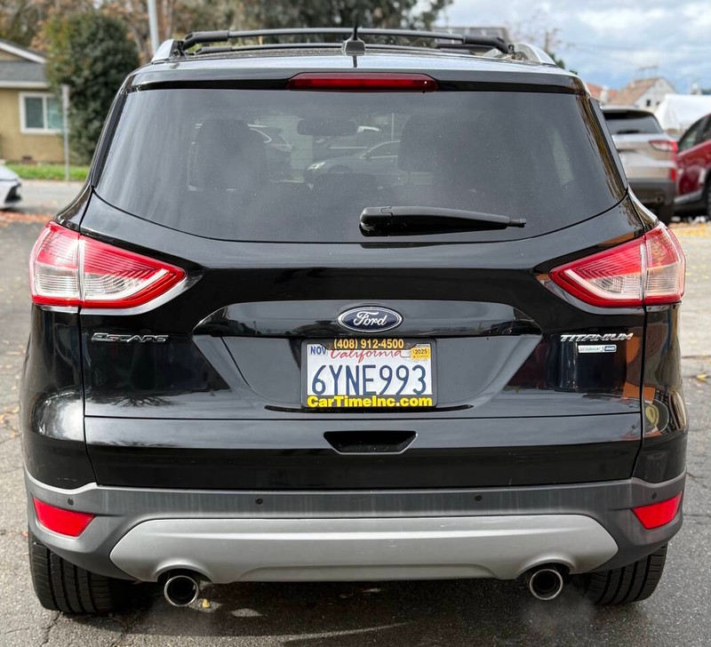 Ford Escape Vehicle Full-screen Gallery Image 08