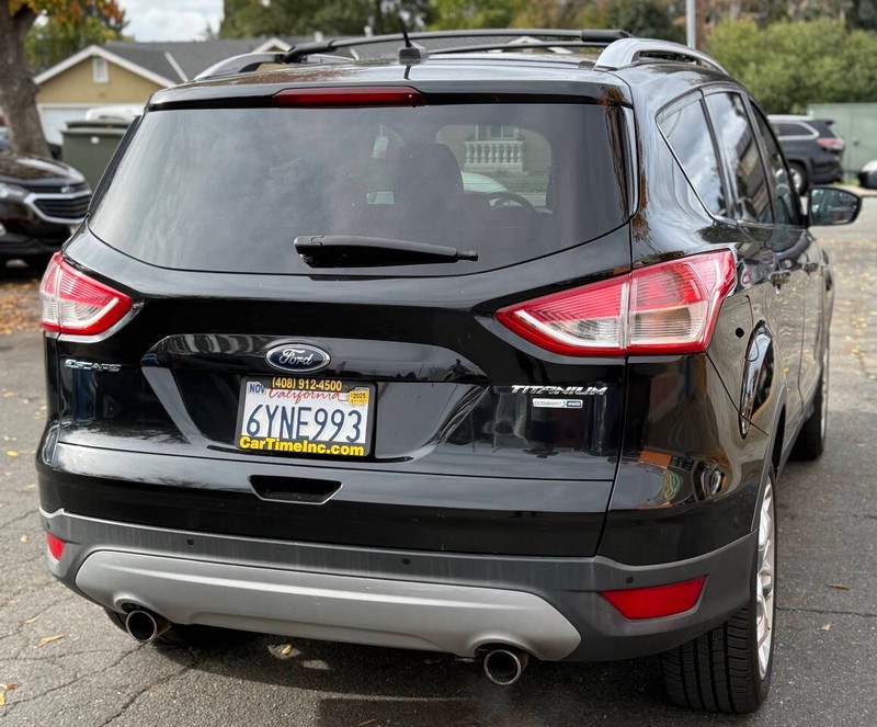 Ford Escape Vehicle Full-screen Gallery Image 09