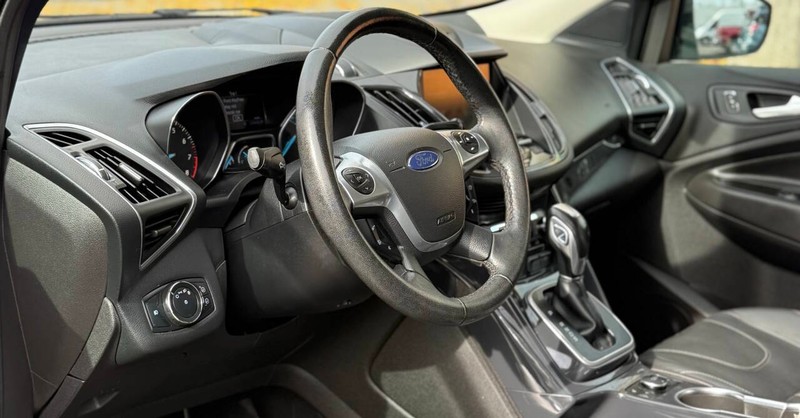 Ford Escape Vehicle Full-screen Gallery Image 11