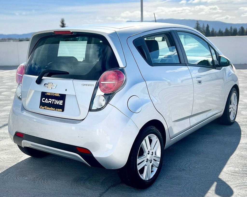 Chevrolet Spark Vehicle Full-screen Gallery Image 10