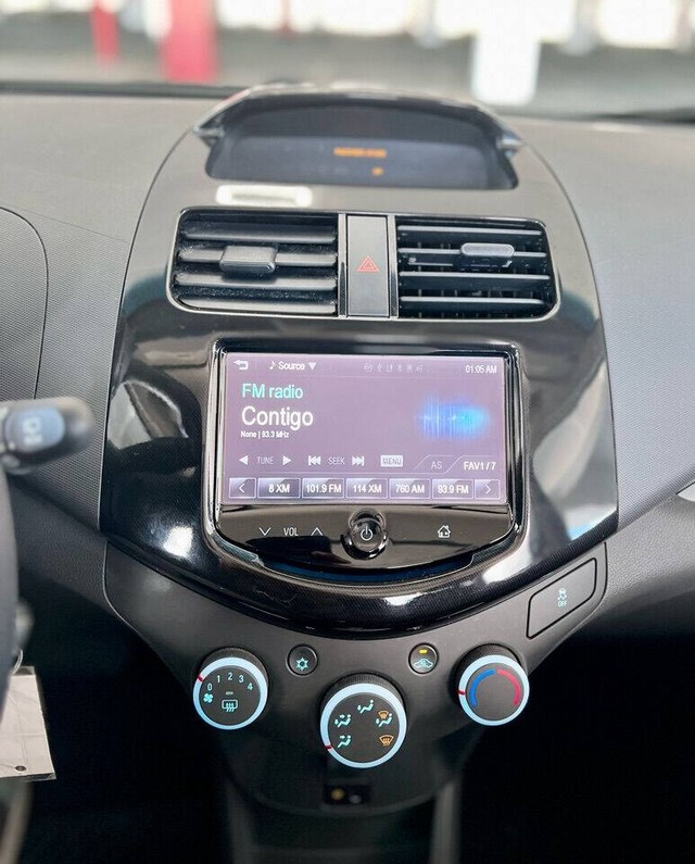 Chevrolet Spark Vehicle Full-screen Gallery Image 19
