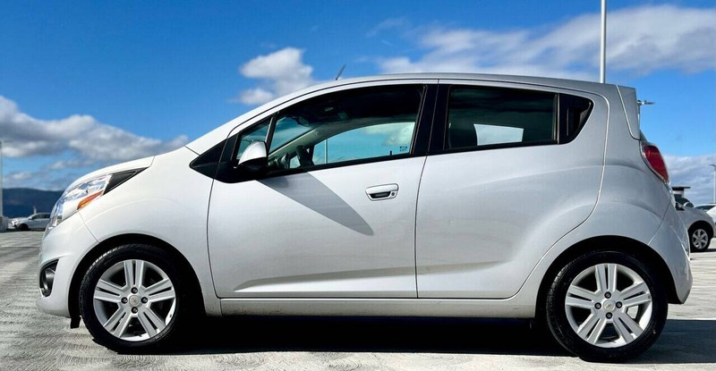 Chevrolet Spark Vehicle Full-screen Gallery Image 05