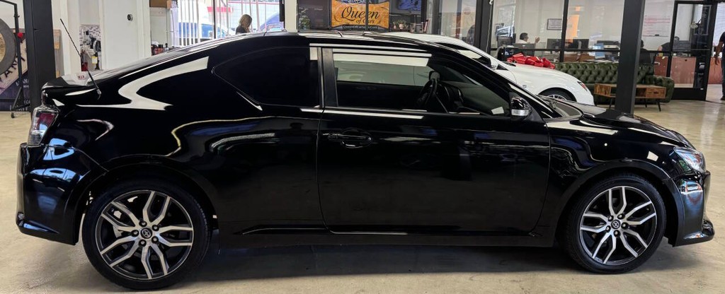 Scion tC Vehicle Full-screen Gallery Image 06