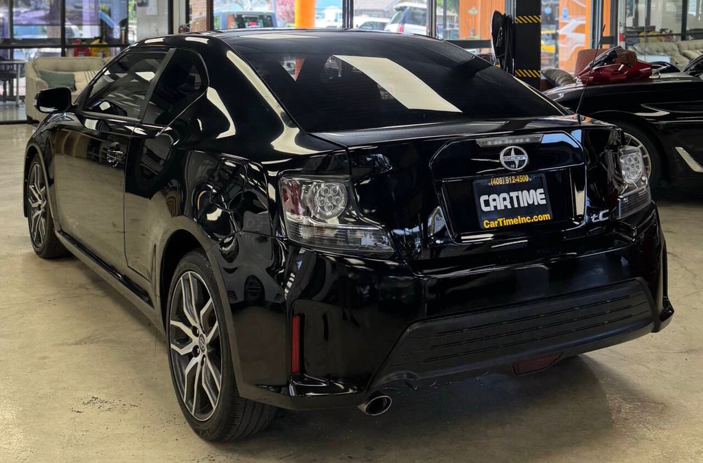 Scion tC Vehicle Full-screen Gallery Image 09