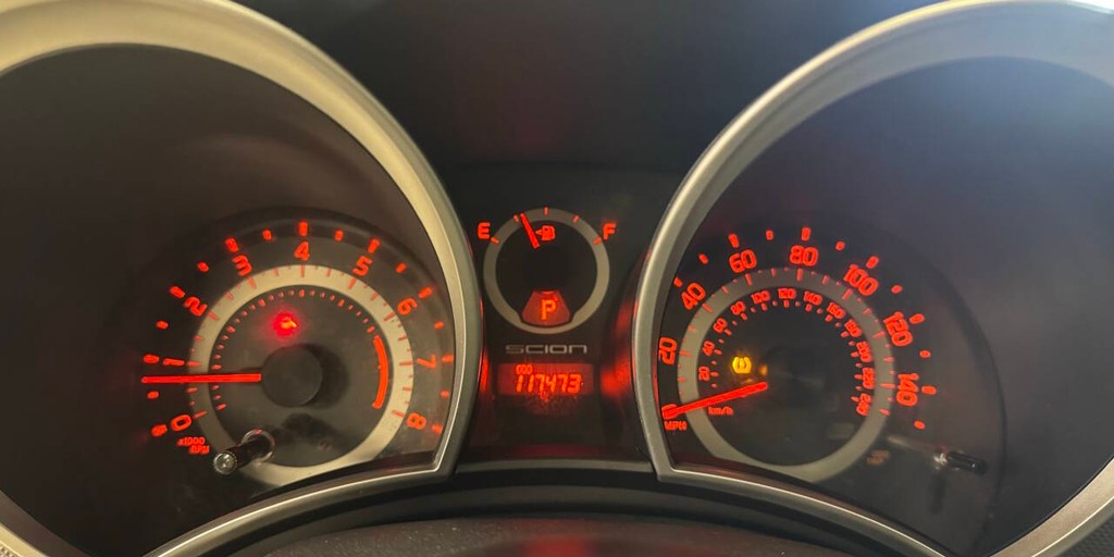 Scion tC Vehicle Full-screen Gallery Image 17