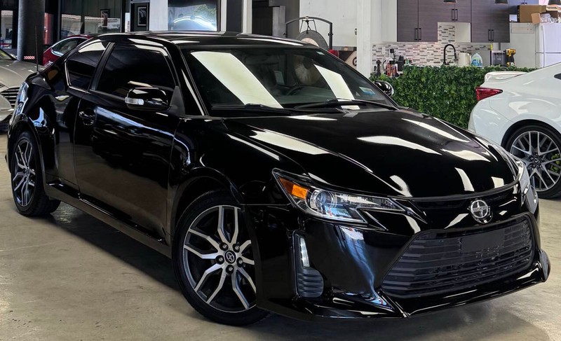 Scion tC Vehicle Full-screen Gallery Image 07