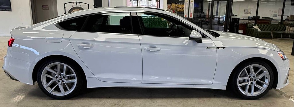 Audi A5 Sportback Vehicle Full-screen Gallery Image 04