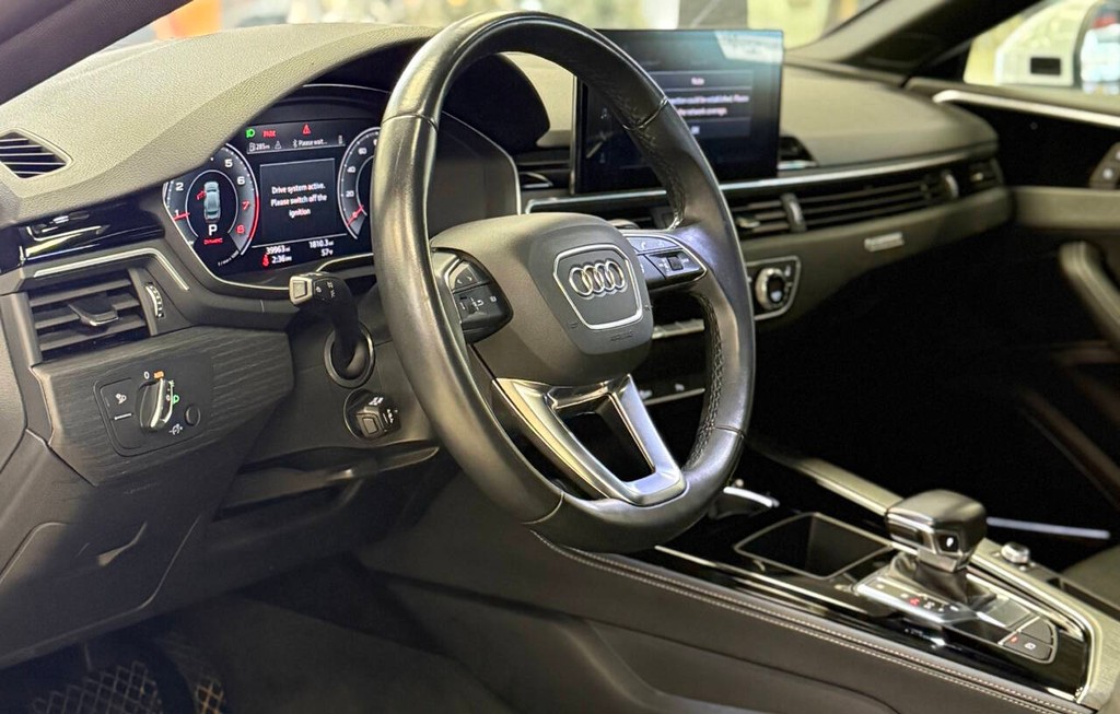 Audi A5 Sportback Vehicle Full-screen Gallery Image 08