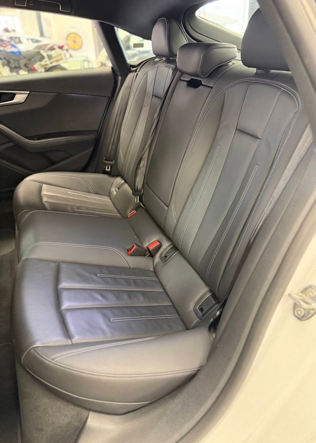 Audi A5 Sportback Vehicle Full-screen Gallery Image 16