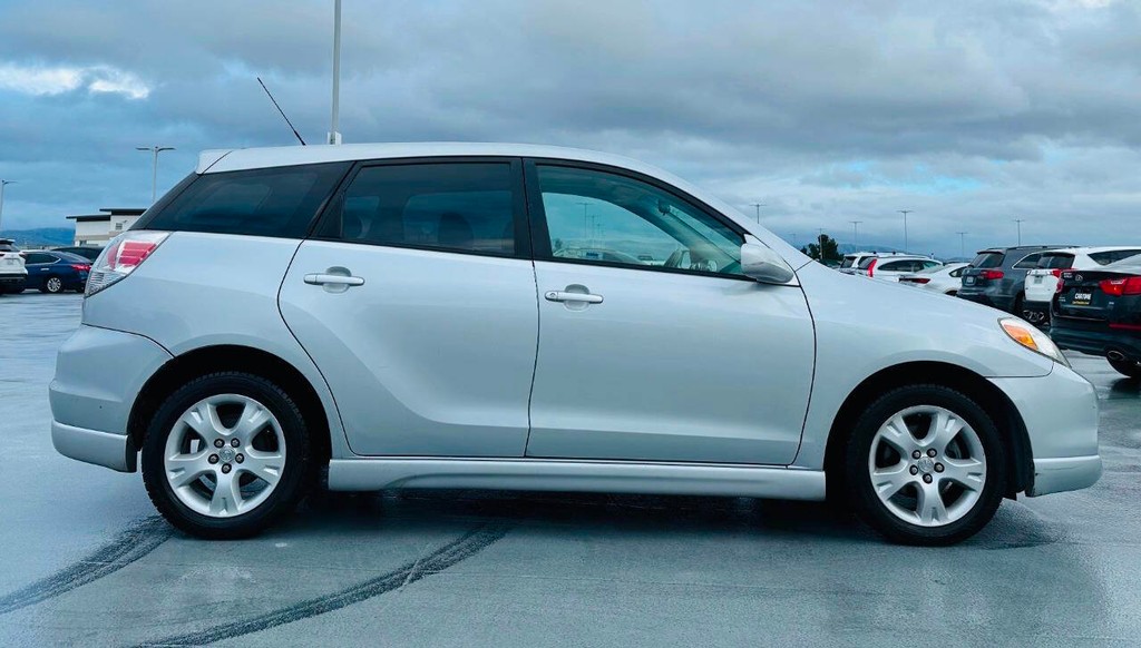 Toyota Matrix Vehicle Full-screen Gallery Image 08