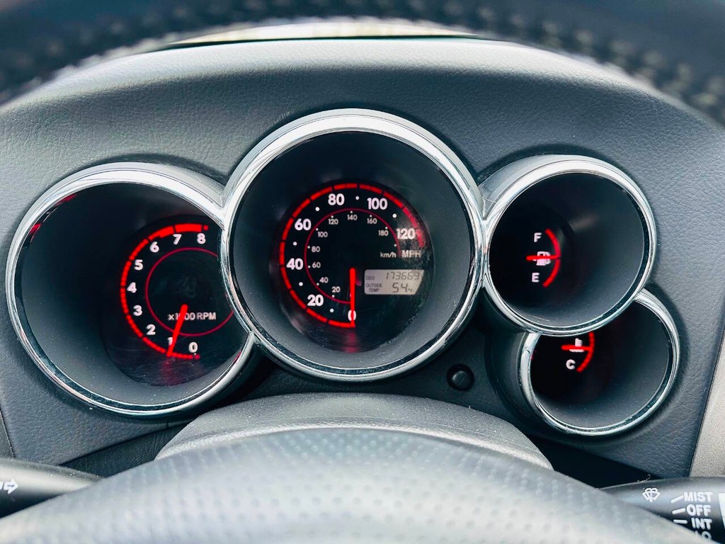 Toyota Matrix Vehicle Full-screen Gallery Image 09