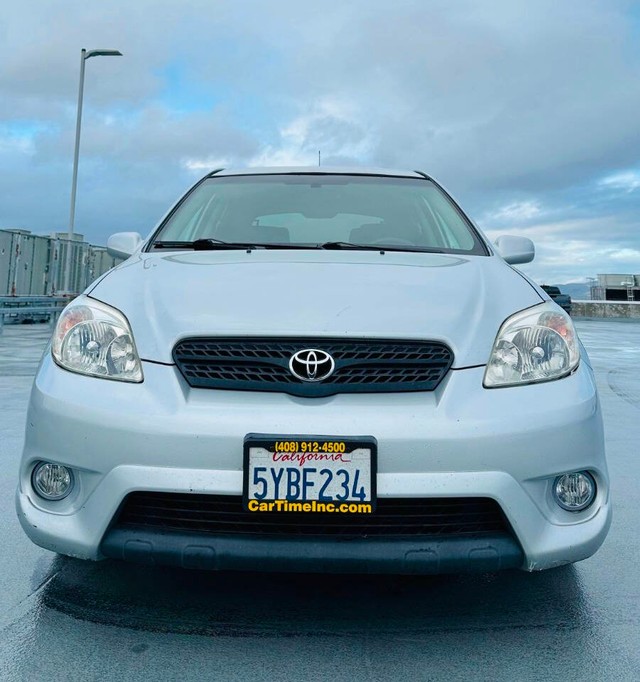 Toyota Matrix Vehicle Full-screen Gallery Image 02
