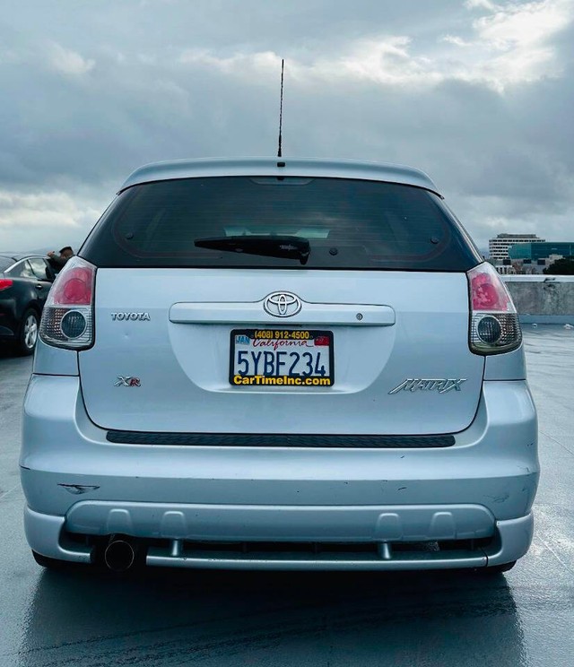 Toyota Matrix Vehicle Full-screen Gallery Image 04