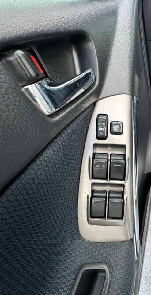 Toyota Matrix Vehicle Full-screen Gallery Image 16