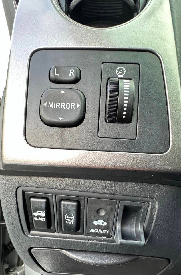 Toyota Matrix Vehicle Full-screen Gallery Image 17