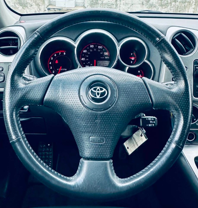 Toyota Matrix Vehicle Full-screen Gallery Image 10