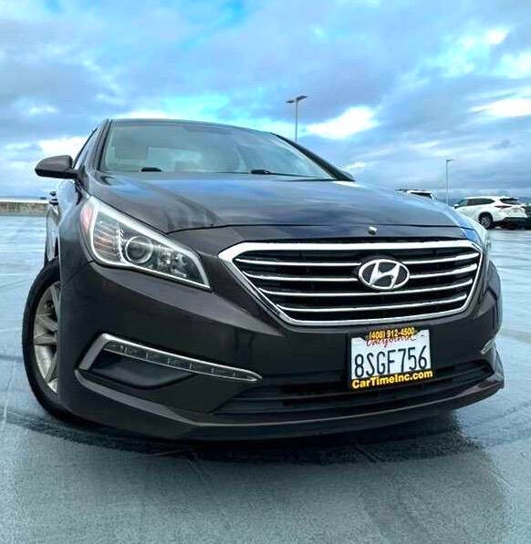 Hyundai Sonata Vehicle Full-screen Gallery Image 02