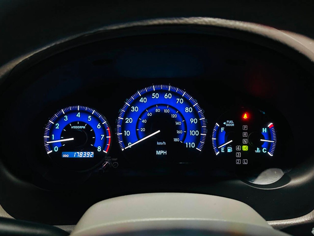 Toyota Sienna Vehicle Full-screen Gallery Image 12