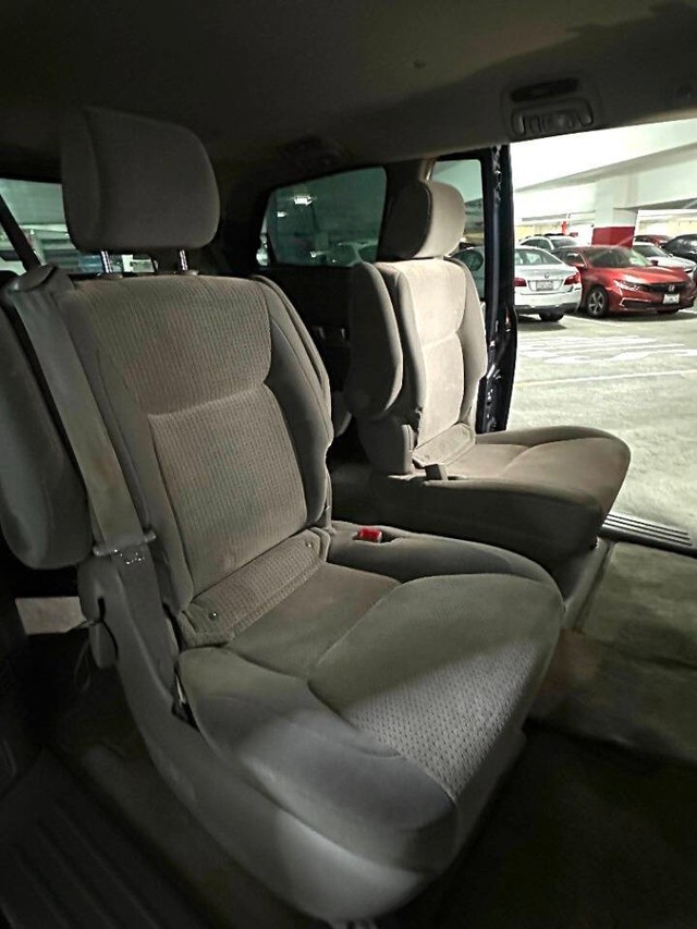 Toyota Sienna Vehicle Full-screen Gallery Image 18