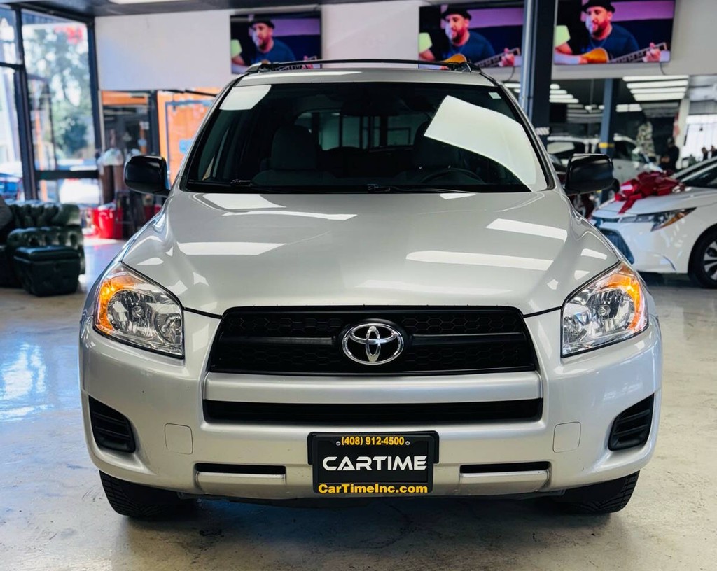 Toyota RAV4 Vehicle Full-screen Gallery Image 09