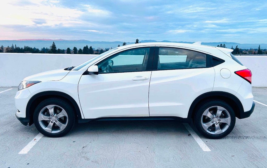 Honda HR-V Vehicle Full-screen Gallery Image 02