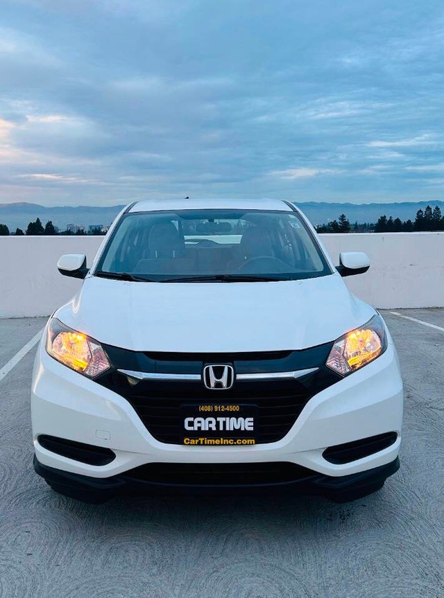 Honda HR-V Vehicle Full-screen Gallery Image 02