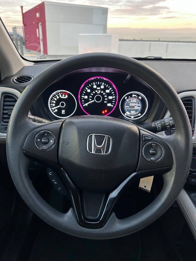Honda HR-V Vehicle Full-screen Gallery Image 08