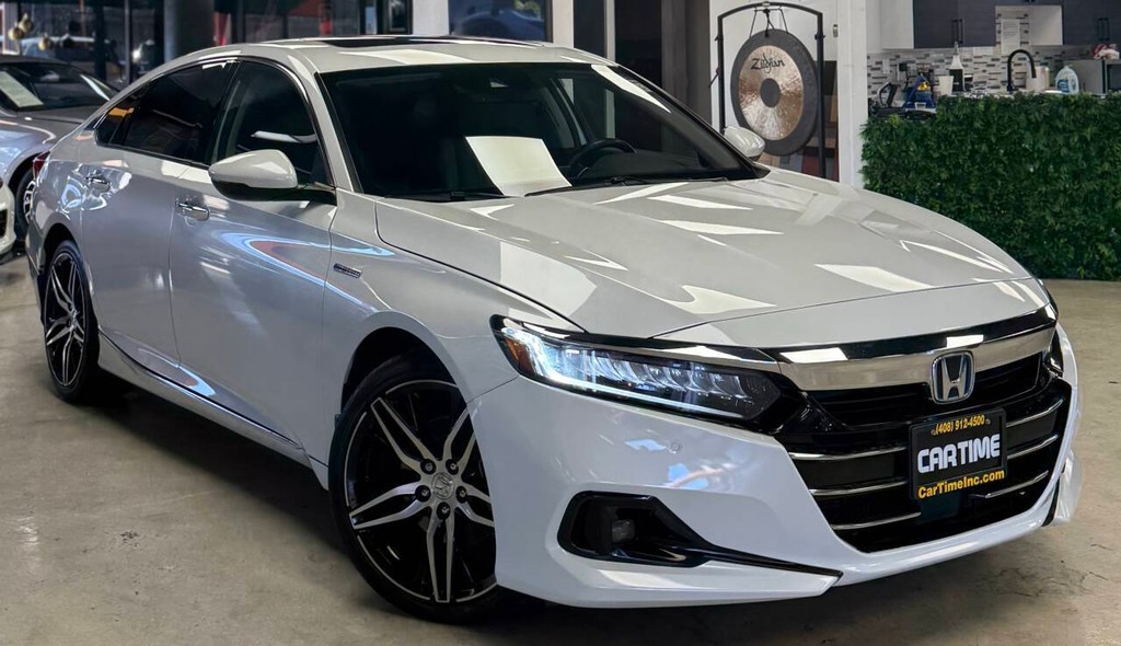 Honda Accord Hybrid Vehicle Full-screen Gallery Image 02