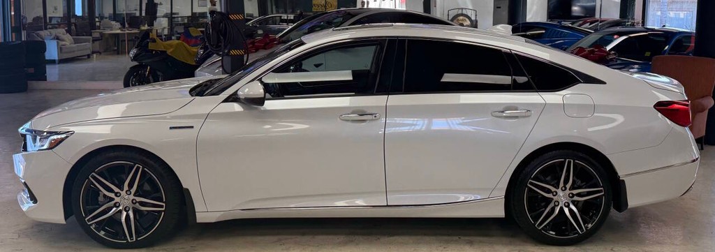Honda Accord Hybrid Vehicle Full-screen Gallery Image 05