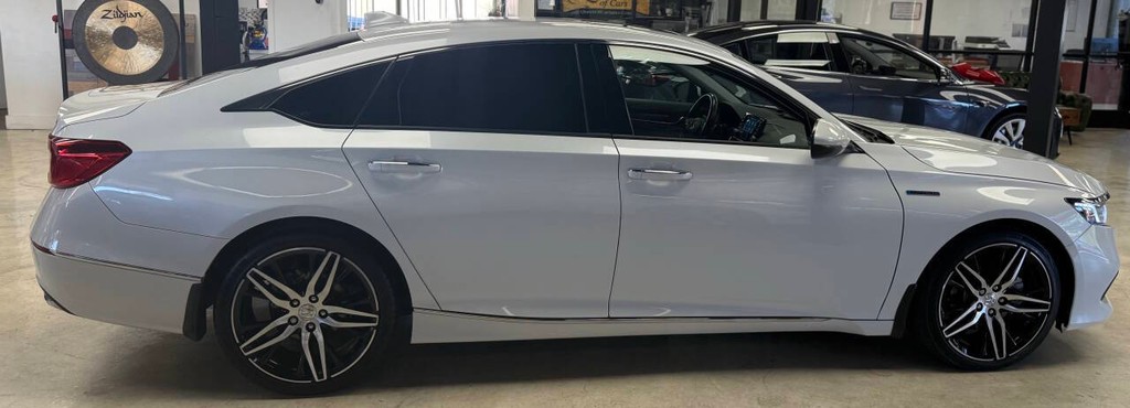 Honda Accord Hybrid Vehicle Full-screen Gallery Image 06