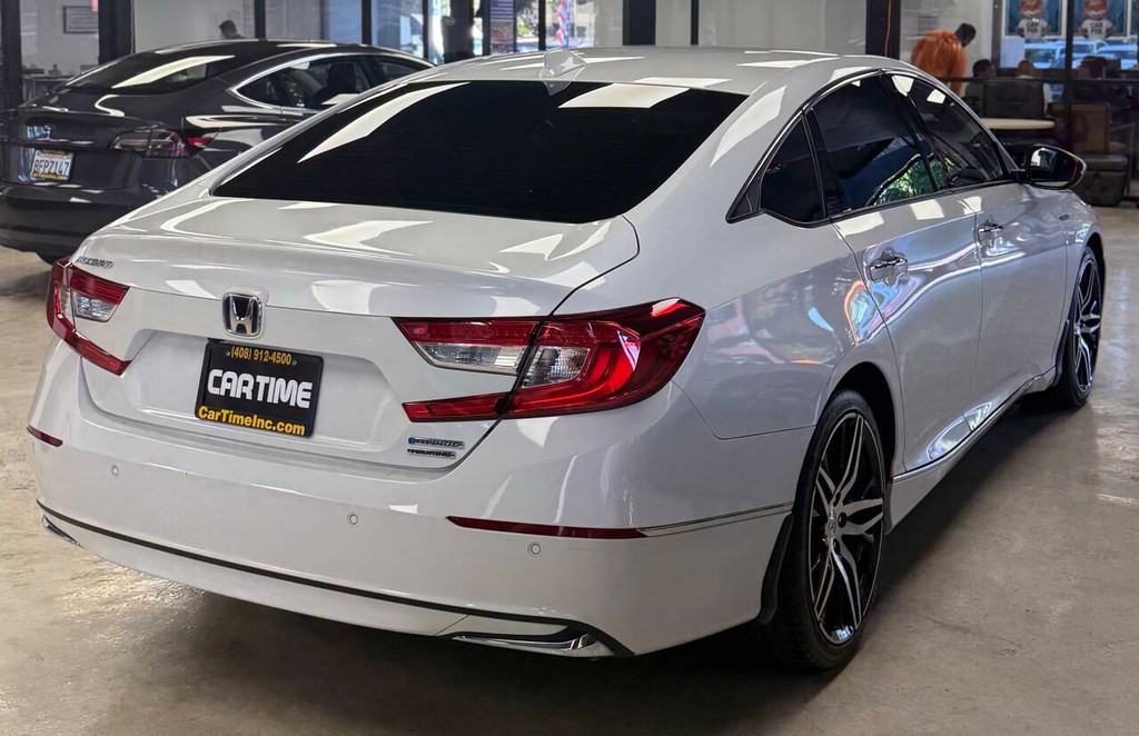 Honda Accord Hybrid Vehicle Full-screen Gallery Image 09